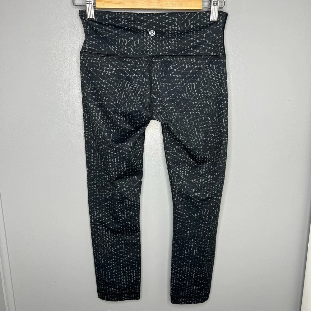 LULULEMON Samba Snake Battleship Black Wunder Under Crop III